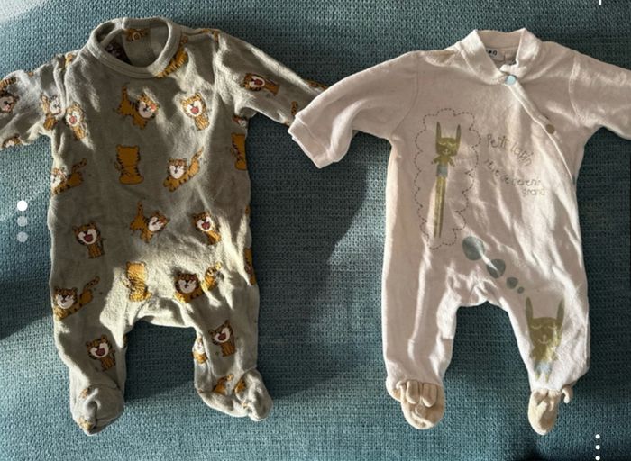 2 pyjamas bébé - taille 1 mois