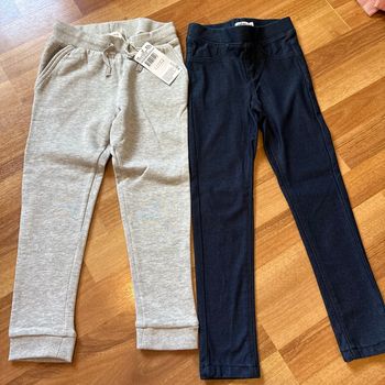 Lot de 2 pantalons neufs taille  6ans
