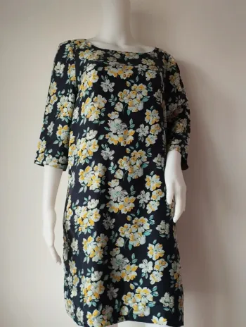 Robe en soie taille 40 Essentiel Antwerp