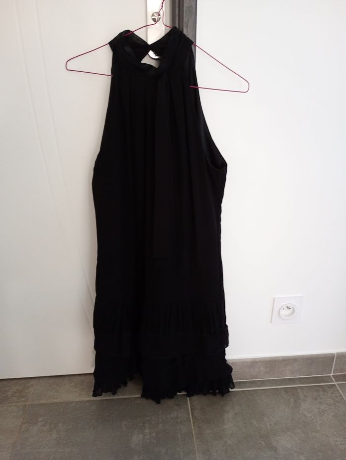 Robe noire voilage