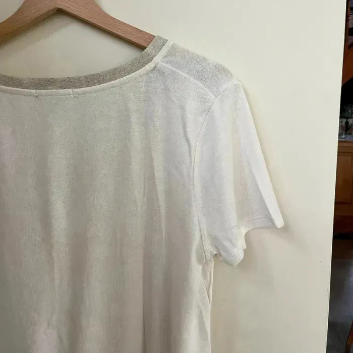 T-shirt blanc cassé Kiabi T.S, col V, manches courtes, maille fine fluide, basique chic V039 - photo numéro 6