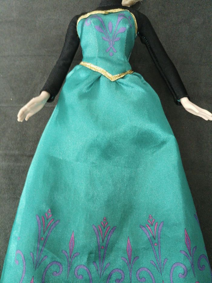 Elsa reine des neiges mattel Très bon état - photo numéro 4