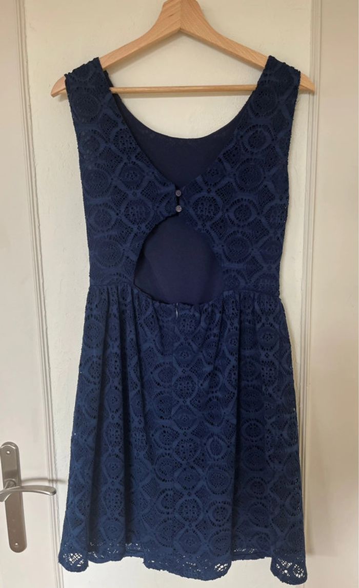💙 Robe courte dos nu en dentelle bleu marine Molly Bracken taille xs Navy Blue Lace Short Dress - photo numéro 6