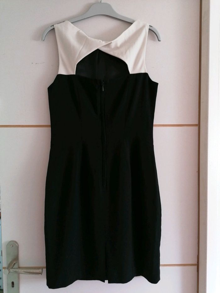 Robe noire et blanche H&M taille 38 #espanolitinafemme #RentréeVinted - photo numéro 2