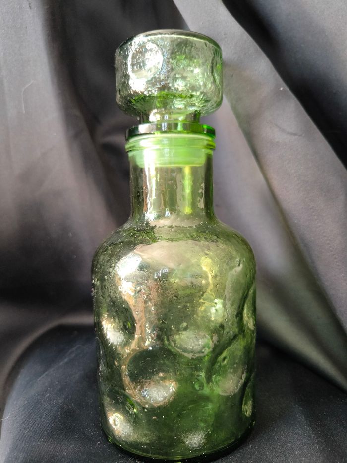 Carafe en verre avec reliefs des années 70 vintage - photo numéro 2