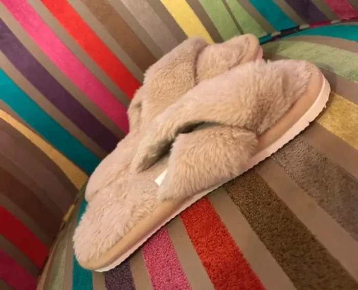 Chaussons beige neuf tout doux 36/37 - photo numéro 2