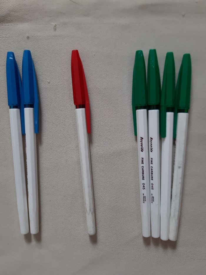 lot de 7 stylos à bille Reynolds 045 fine carbure (bleus, rouges, verts)