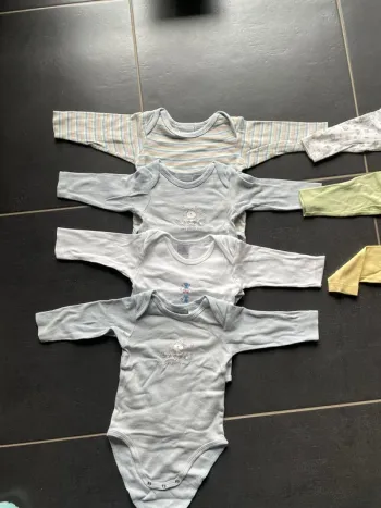Lot 7 bodies bleu blanc jaune vert