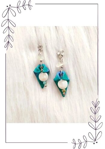 Boucles d'oreilles pendantes avec perle et pierre naturelle