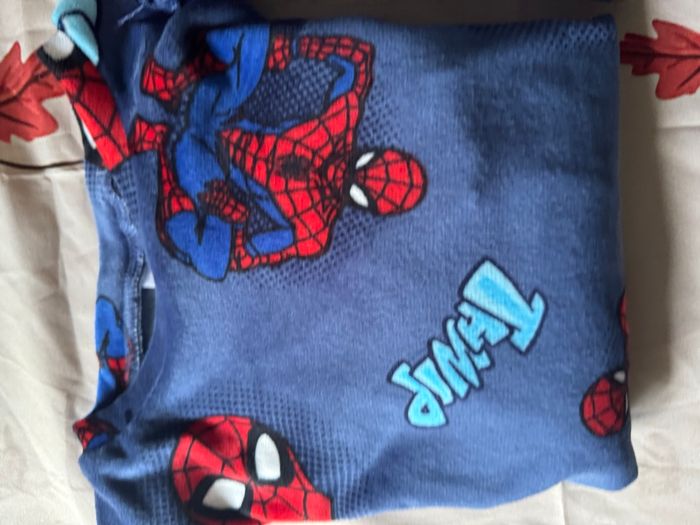 Pyjama velours Spiderman 5 ans neuf