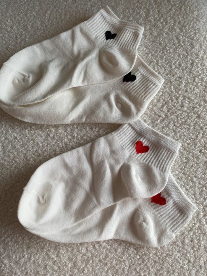 Chaussettes femme blanc coeur rouge noir - photo numéro 2