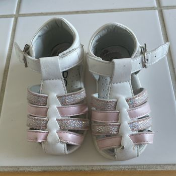 Sandalettes blanches et roses