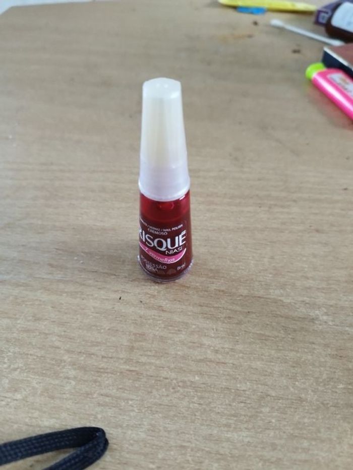 Vernis à ongles rouge marque risqué