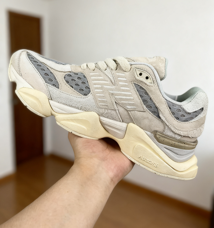 New Balance 9060 Beige taille 40 - photo numéro 2