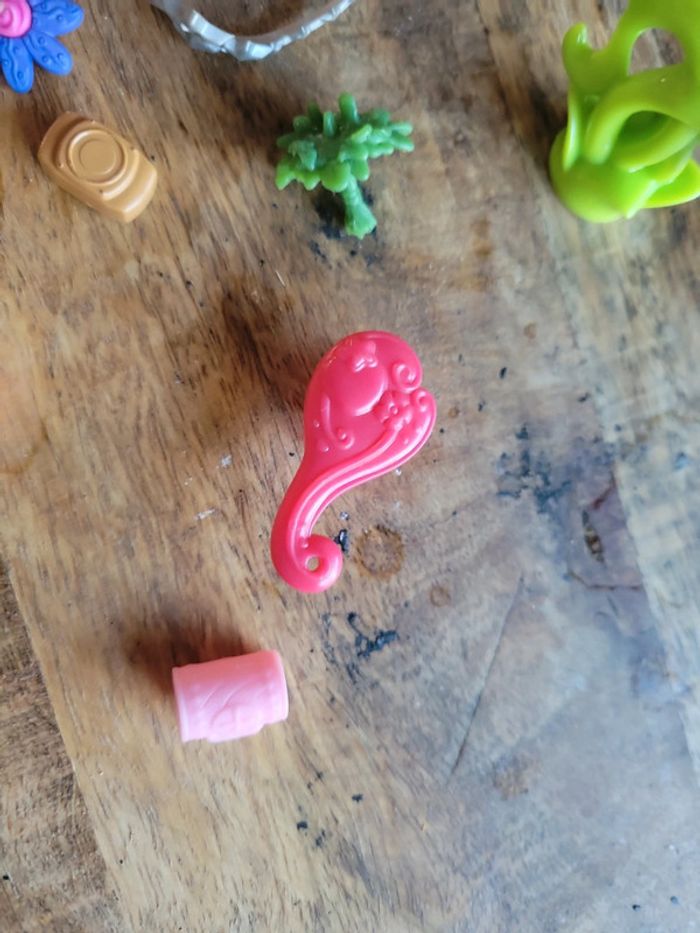 Lot accessoires pour poupée style barbie tenue main - photo numéro 6