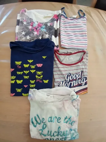 Lot de 5 hauts fille 12 ans dont un neuf avec étiquette