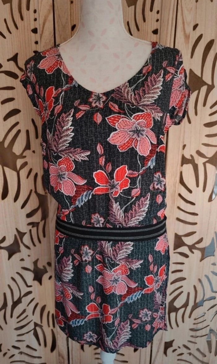 Robe courte fleurie - col V- Taille 36 Grain de Malice - photo numéro 2