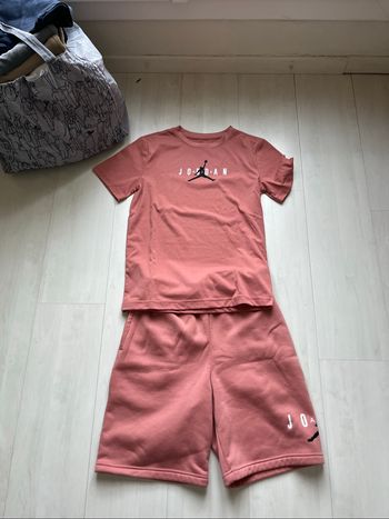 Lot t shirt / short Jordan 12 13 ans