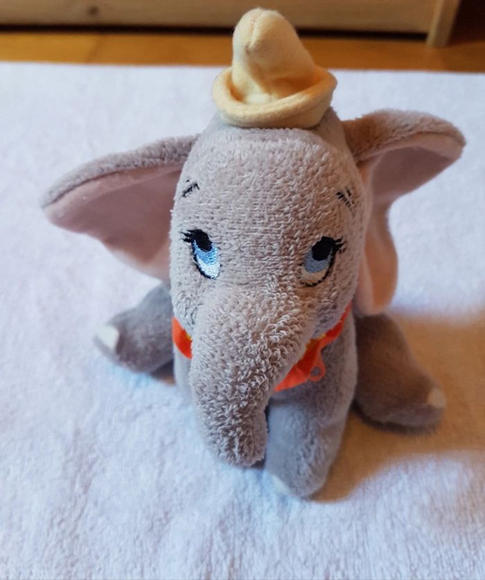 Peluche éléphant Disney 20 cm