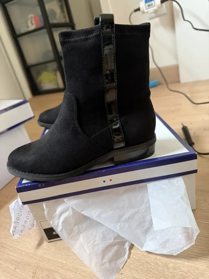 Superbes bottines André en cuir nubuck neuves avec étiquette pointure 31 - photo numéro 5