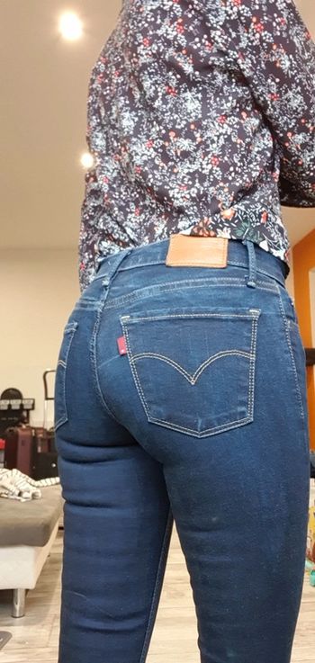 Jean Levi's 710 super skinny  w24 l30 taille 32 en très bon état