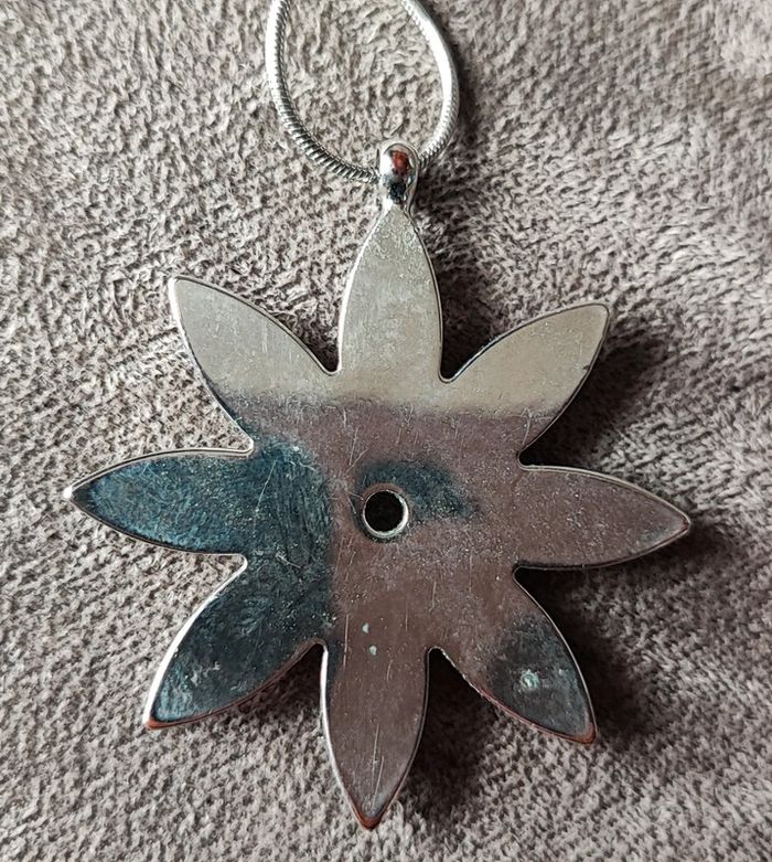 Collier avec fleur rose - photo numéro 4