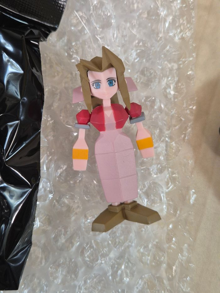 Figurine polygones Final Fantasy VII : Aerith Gainsborough - photo numéro 2