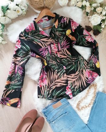 Jolie haut fleuri taille S