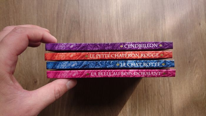 Contes de Charles Perrault : Cendrillon, Le Chat Botte, Le Petit chaperon rouge et La Belle au bois dormant