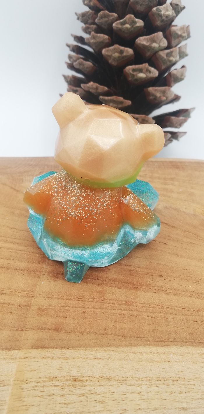 Ourson assis en résine - photo numéro 3