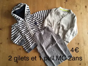 Lot 3 hauts 2 ans