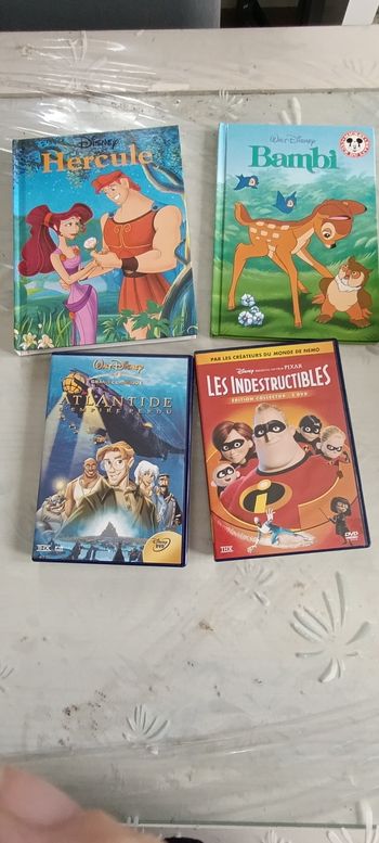 Lot de 2 DVD Disney et 2 livres Disney