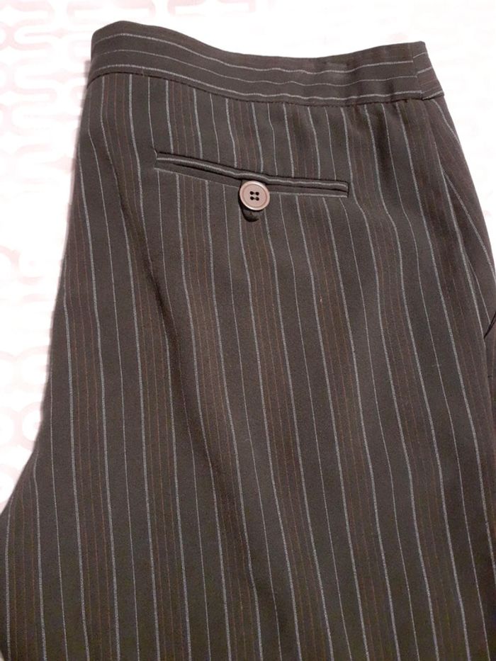 Pantalon court à fines lignes marron - photo numéro 2
