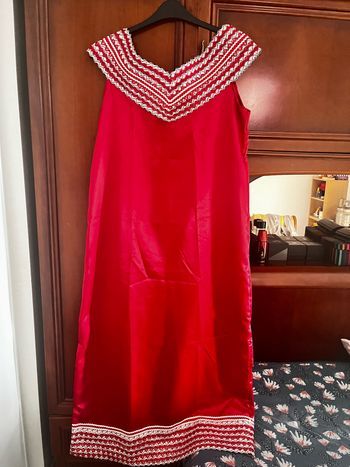 Robe kabyle pour femme, tissu satin rouge , fouta voile  rouge, galons assorti