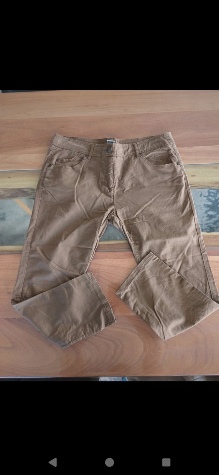 Pantacourt marron taille 42