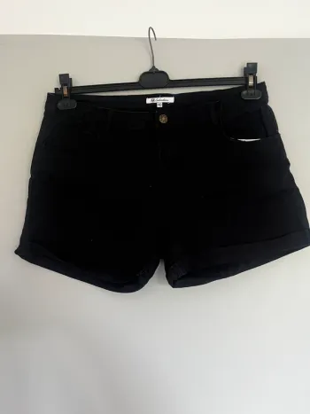 Short noir