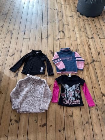 Lot de quatre pulls quatre ans