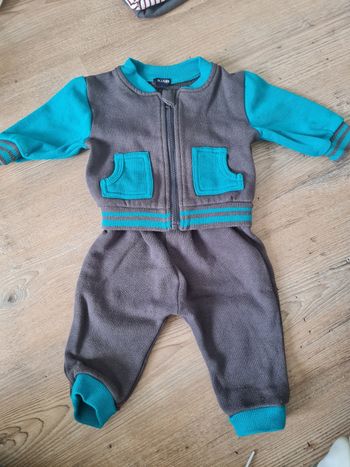 Jogging bleu et marron