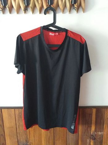 Tee-shirt sport wear  noir et rouge
