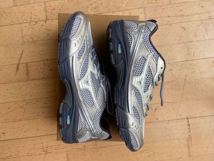 MIZUNO Mxr Gray 42.5 NEUF