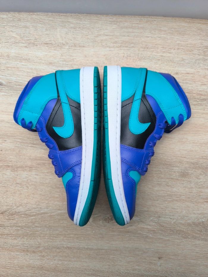 Baskets Jordan one mid black grappe pointure 38.5 comme neuves - photo numéro 3