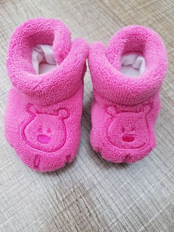 Chaussons naissance bien chauds en parfait état