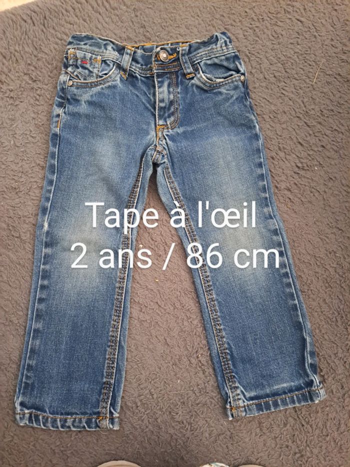 Jeans tape à l'œil 2 ans