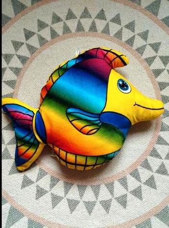 Peluche poisson multicolore