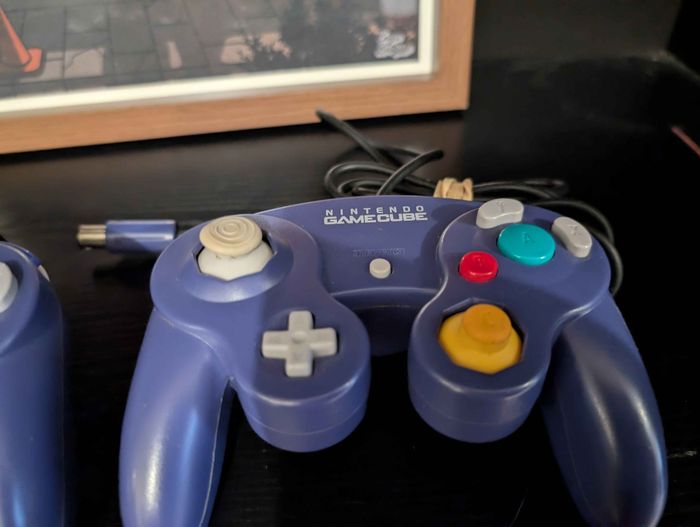 2 manette violette officielle gamecube - photo numéro 2