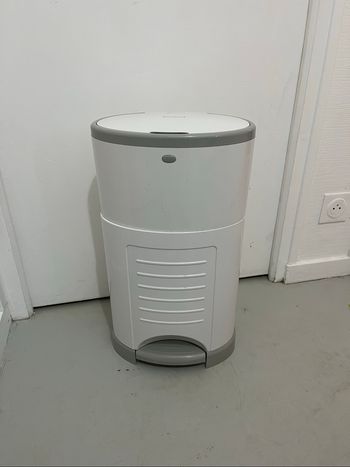 Poubelle à gauche