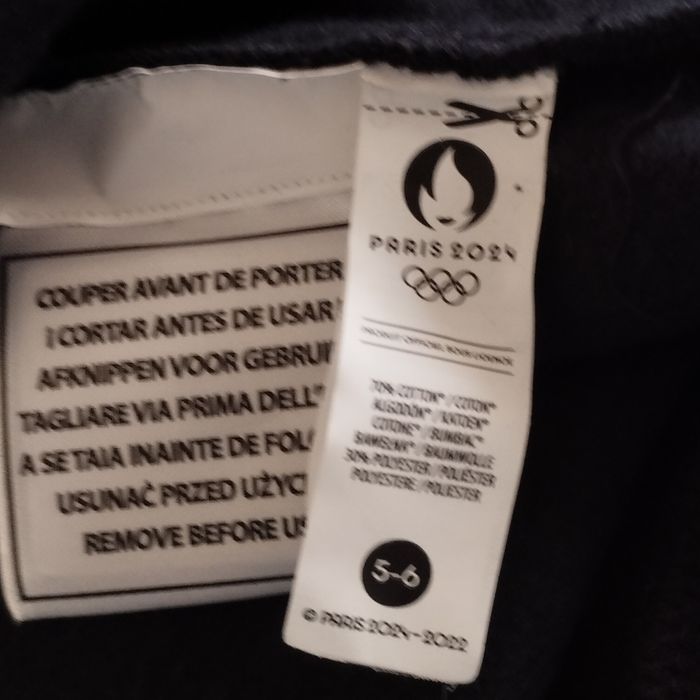 Sweat à capuche fille 5/6ans Neuf JO Paris 2024 - photo numéro 9