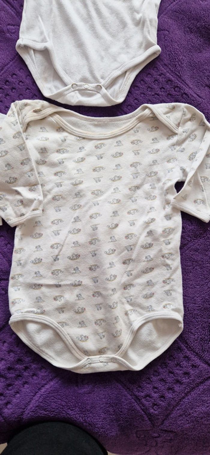 Lot de 4 bodies 12 et 18 mois mixte - photo numéro 8