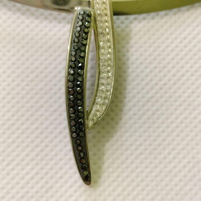 COLLIER RAS DE COU AVEC PENDENTIF VICTORIA - photo numéro 3