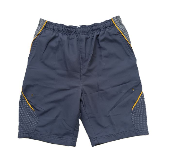 Short gris anthracite. Reebok. Polyester. Taille 8 ans. 128 cm - photo numéro 1